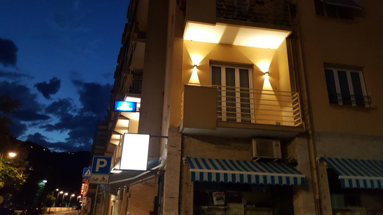 Albergo Aduepassi Finale Ligure Exterior foto