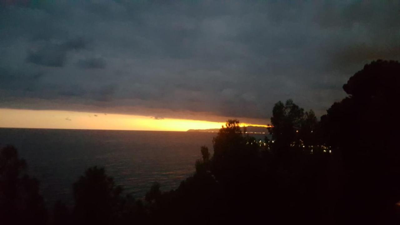 Albergo Aduepassi Finale Ligure Exterior foto