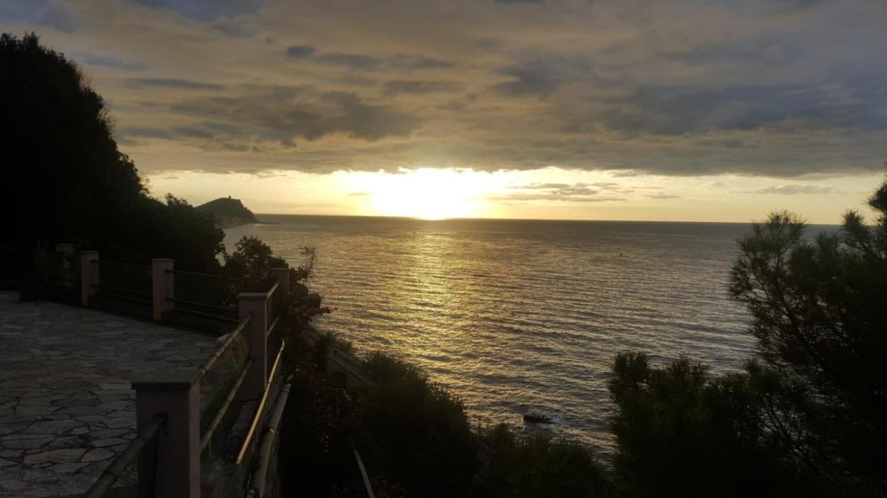 Albergo Aduepassi Finale Ligure Exterior foto